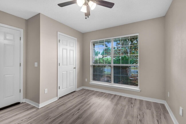Building Photo - 9761 Leeward Way
