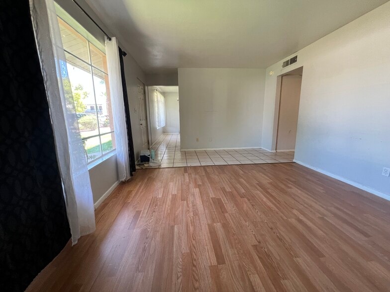 Building Photo - 2015 W Berridge Ln