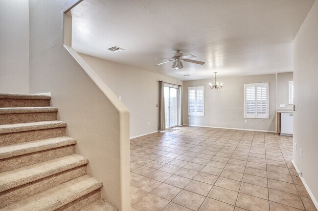 Building Photo - Lovely 3 Bedroom House!