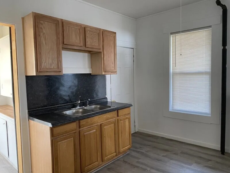 Building Photo - 15-17-17 Euclid Ave