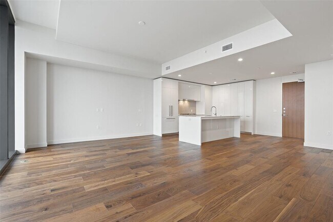 Building Photo - 44 East Ave