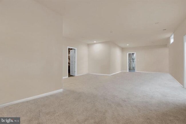 Building Photo - 4818 Clarendon Dr