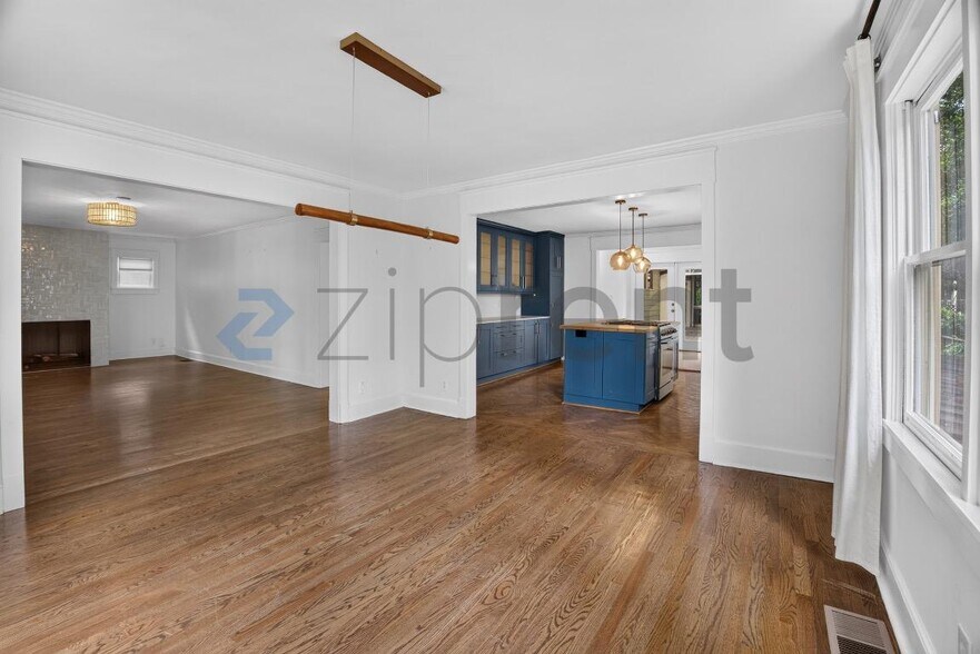 Building Photo - Unit