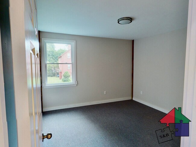 Building Photo - 118 S Main St