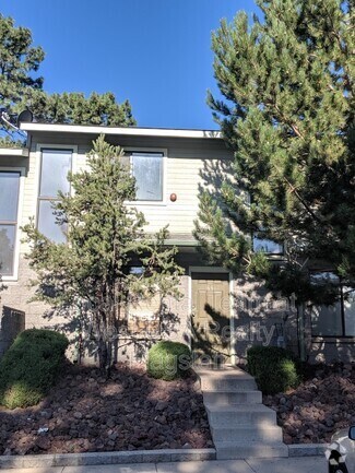 Building Photo - 6315 St Nicholas Cir