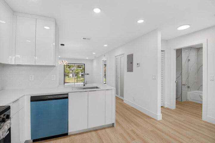 Building Photo - 300 W Hidden Valley Blvd