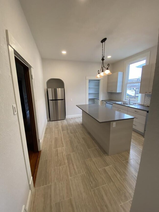 Building Photo - 4 bedroom in Daly City CA 94015