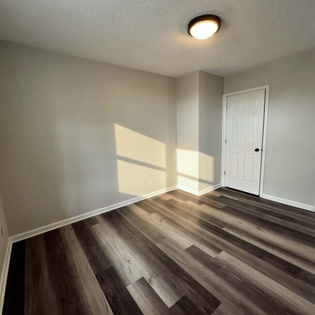 Building Photo - 212 E Calhoun St