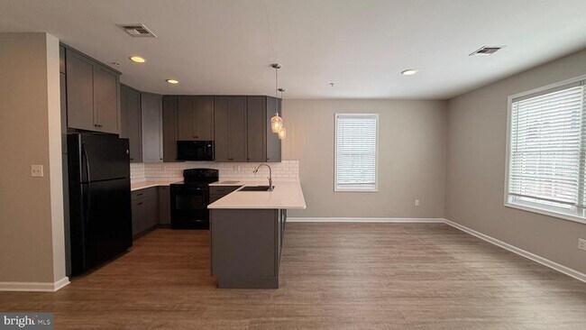 Building Photo - 134 Bridge St