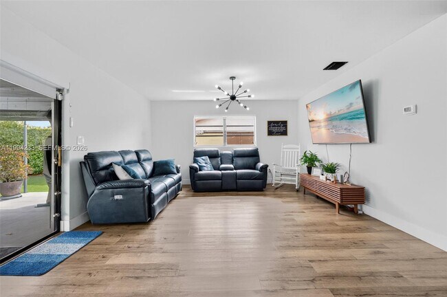 Building Photo - 2385 SW 131st Pl