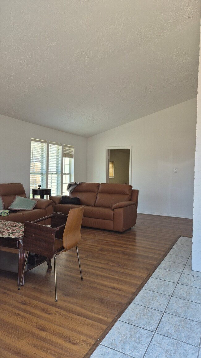 Building Photo - 8316 Beechnut St