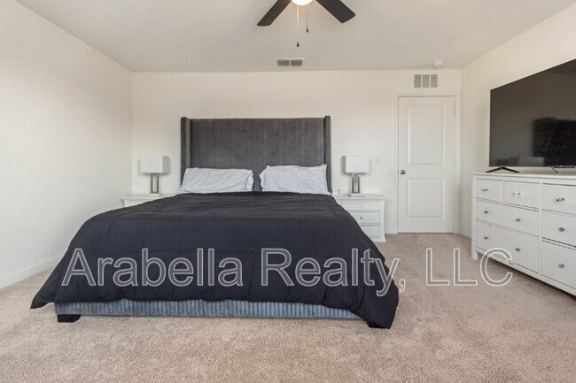 Building Photo - 5507 Finch Cyn