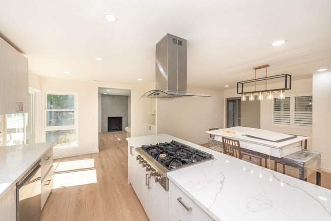 Building Photo - Completely Renovated 4 Bed / 3 Bath Home for Rent in Prime Tustin
