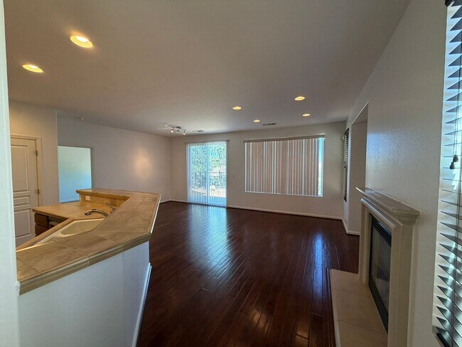 Building Photo - 55+ Del Webb home in Somersett