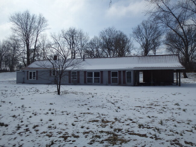 Building Photo - PERRYVILLE - Ranch style home on 1 Acre wi...