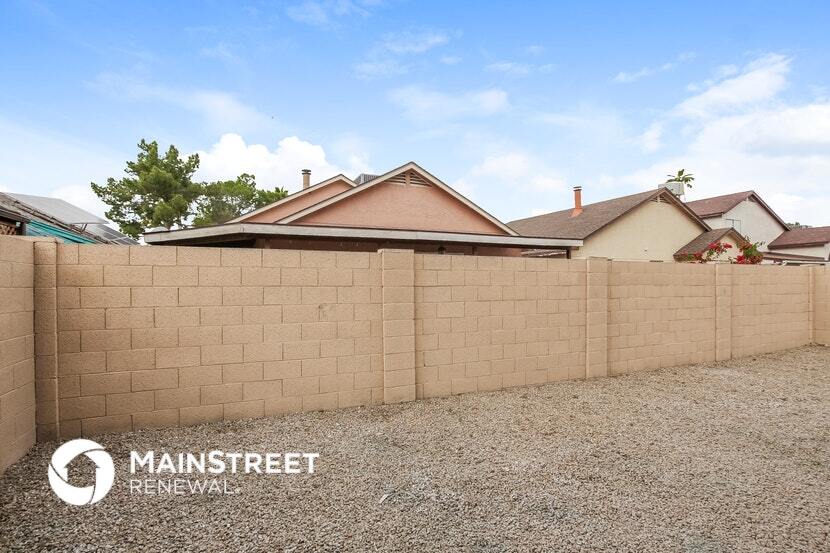 Building Photo - 526 E Utopia Rd