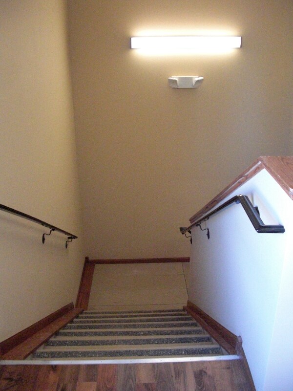 Building Photo - 355 Horseshoe Dr