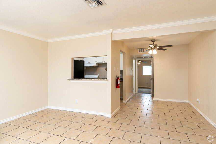 1BR, 1BA - 740SF - Vista del Sol