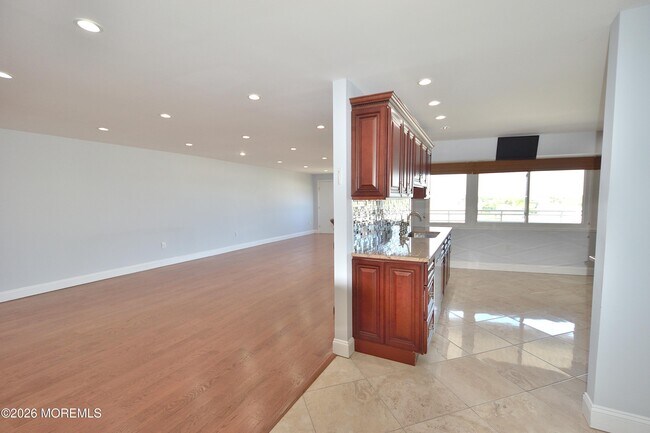 Building Photo - 525 Ocean Blvd