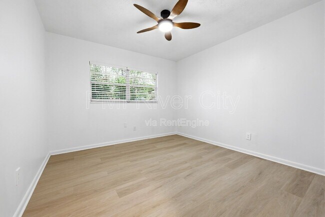 Building Photo - 2860 Cedarcrest Dr