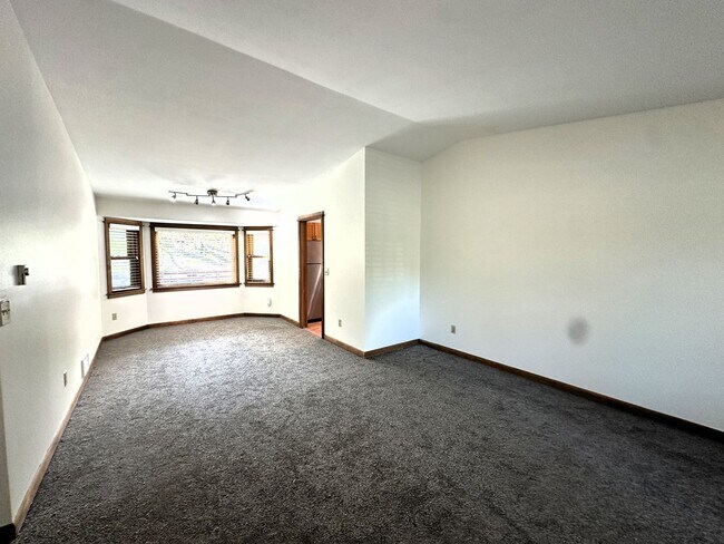 Building Photo - 3Bd/2Ba Sammamish House