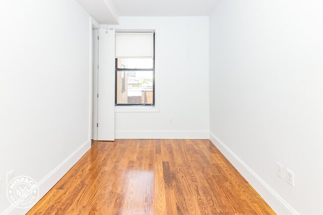 Building Photo - 1625 Putnam Ave
