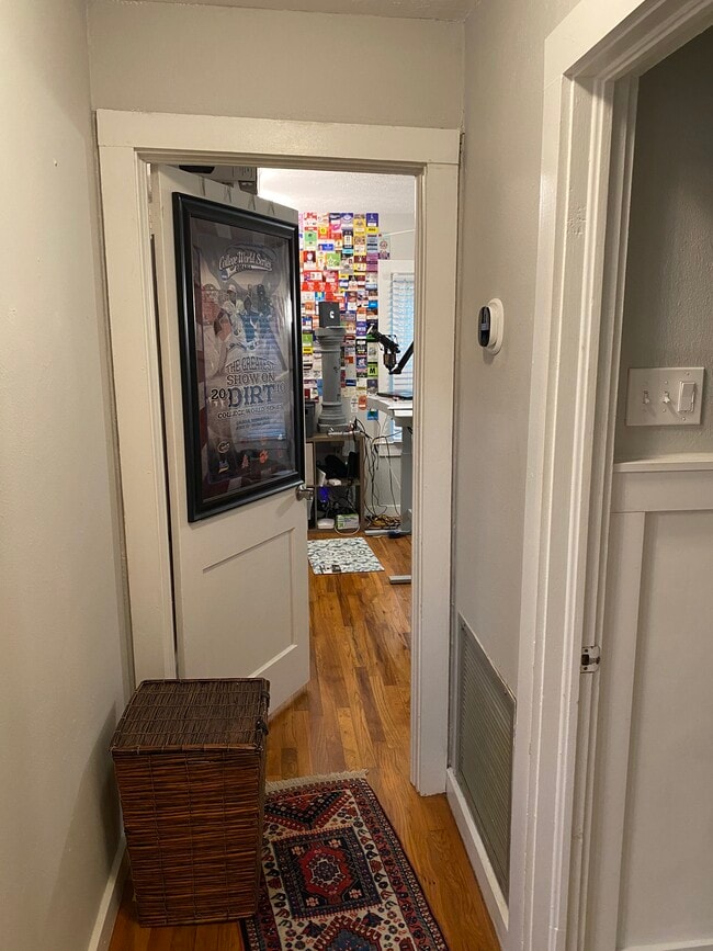 Building Photo - 1324 Central St