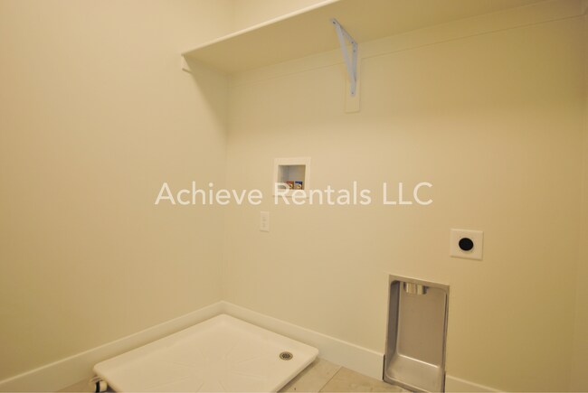 Building Photo - 674 S 85 E