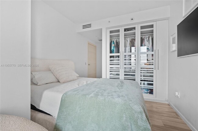 Building Photo - 801 S Miami Ave