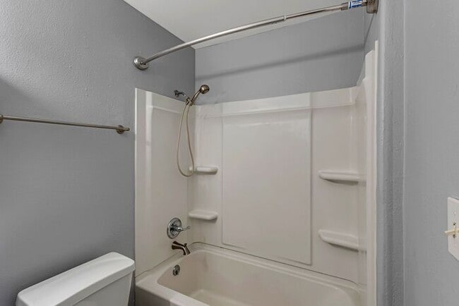 Building Photo - For Rent – Spacious 3 Bed / 2 Bath Duplex