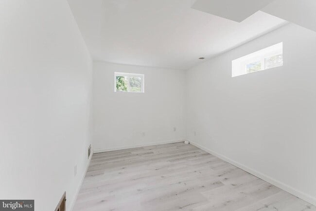 Building Photo - 10914 Woodhaven Dr