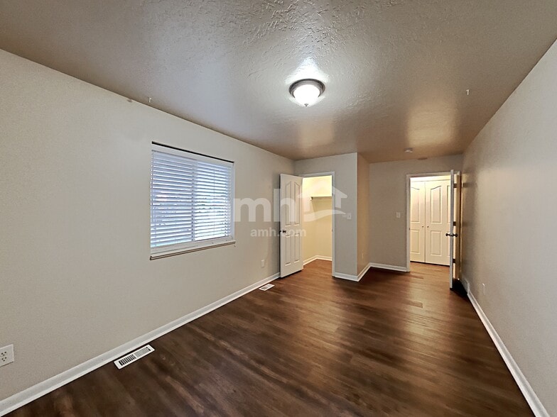 Building Photo - 845 Grove Creek Dr