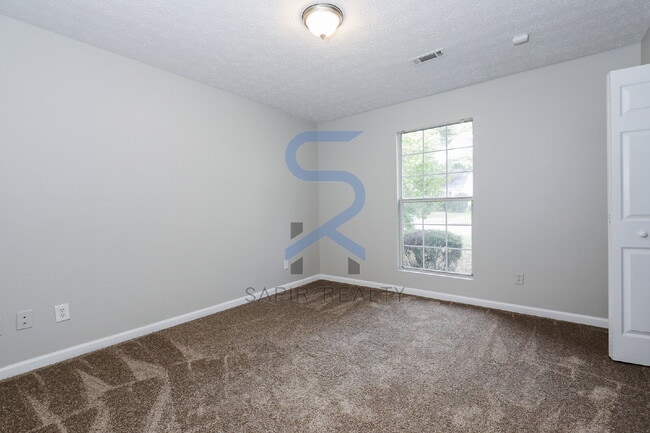 Building Photo - Move in before October 31st and get a $250...
