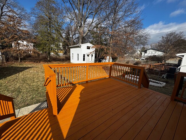 Building Photo - NEWLY RENOVATED EXPANSIVE 5BD 4BA BRIGHTWOOD HOME
