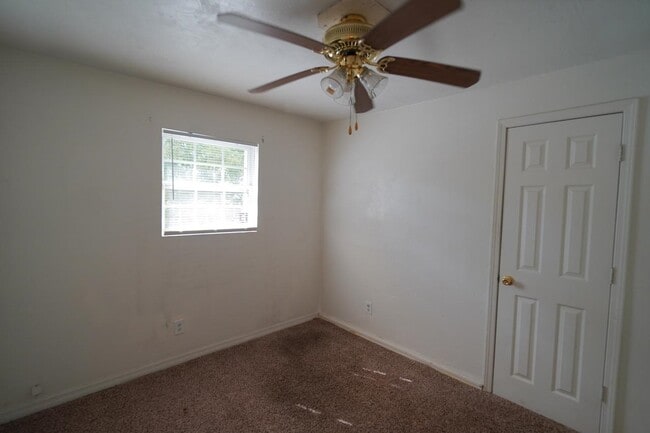 Building Photo - 702 Nassau St