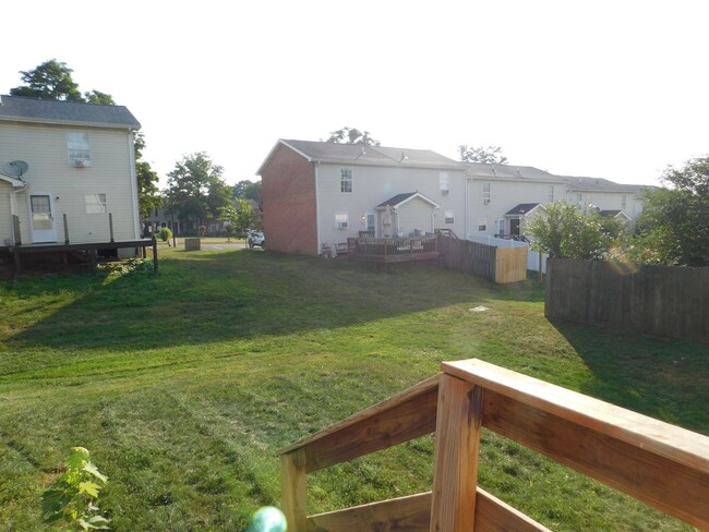 Building Photo - End unit townhouse on the east side of Winchester