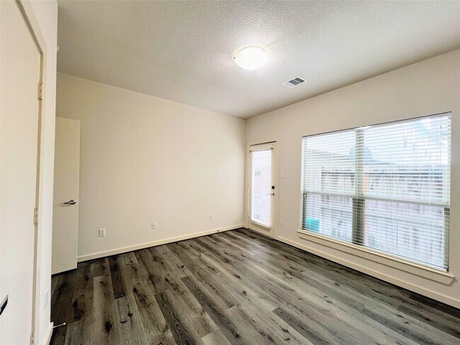 Building Photo - 1126 Bonner St