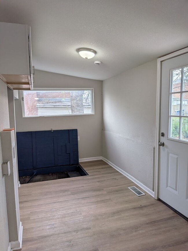 Building Photo - Cool 3 bed 2 bath House in Jeff City