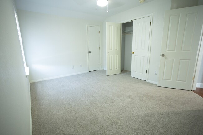Building Photo - 1801 Dapplegrey Ln
