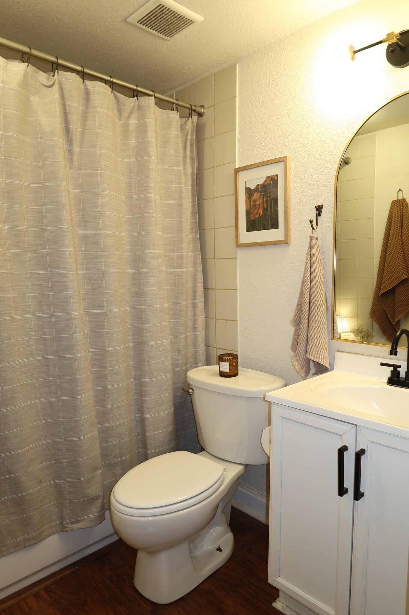 Building Photo - 11002 Lakeside Dr