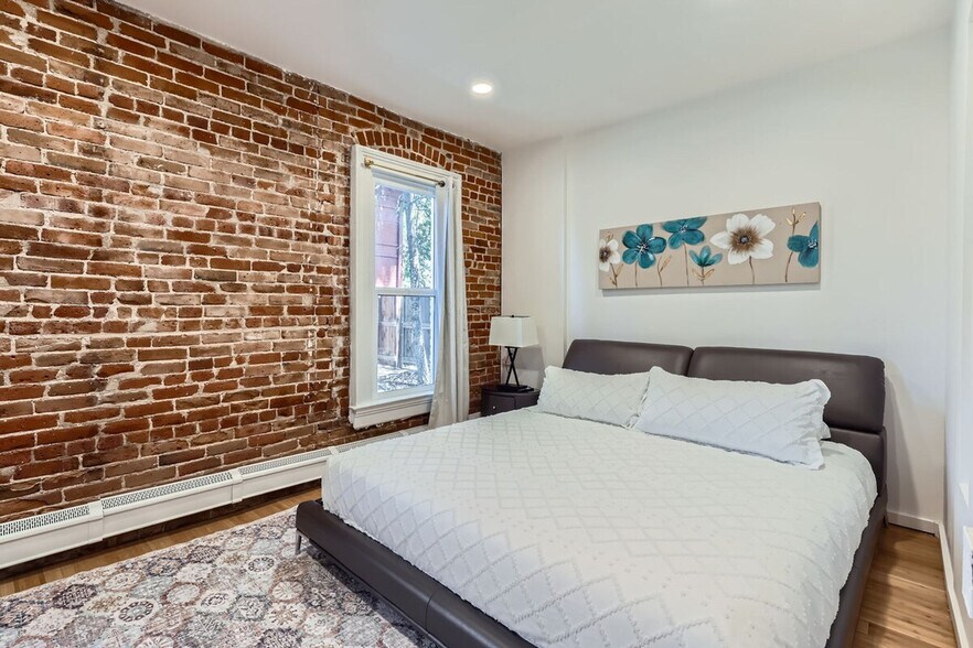 Building Photo - 2925 Curtis Street