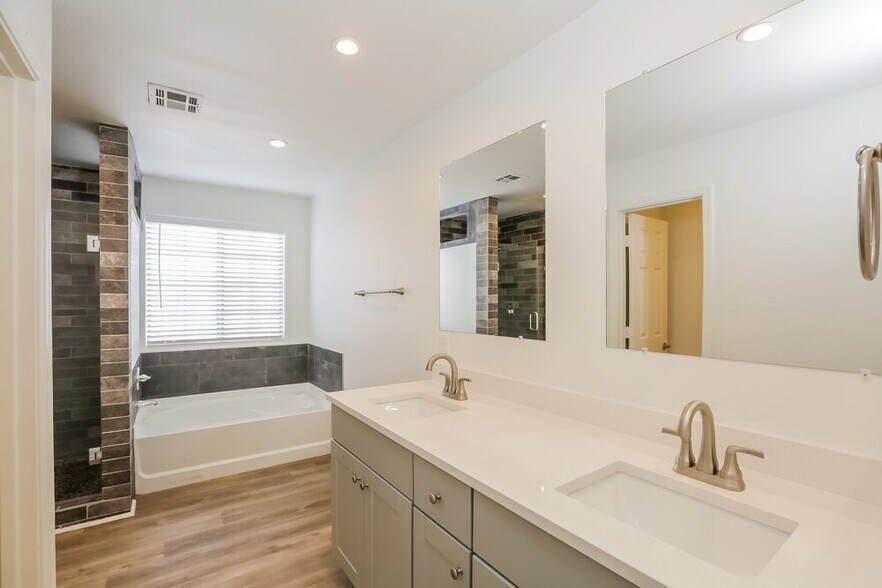 Building Photo - 9229 S Las Lomitas Pl