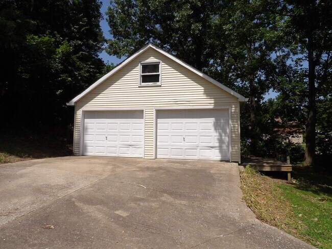 Building Photo - 248 Meadowview Dr