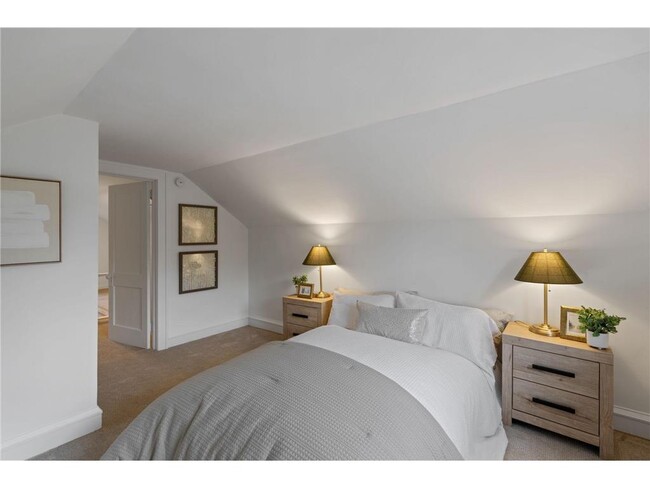 Building Photo - 3419 24th Ave S