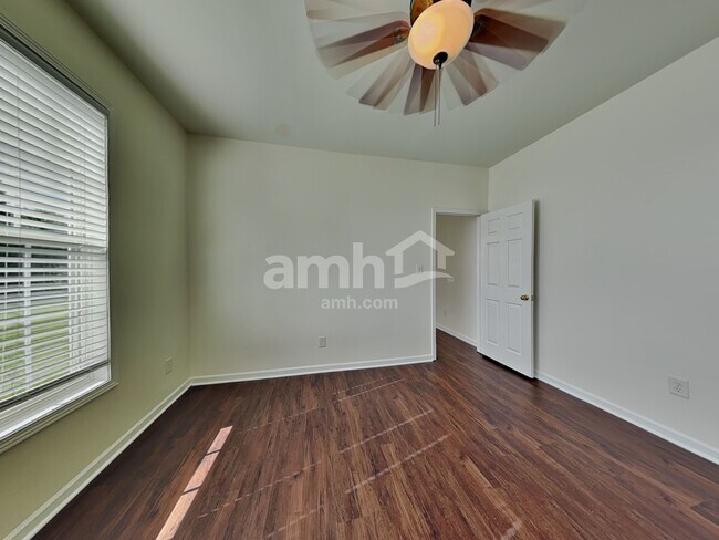 Building Photo - 4544 Fairport Ct