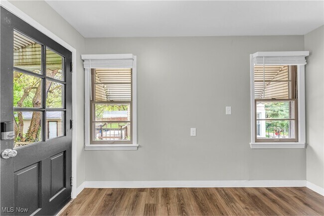 Building Photo - 1171 Hilltop Dr