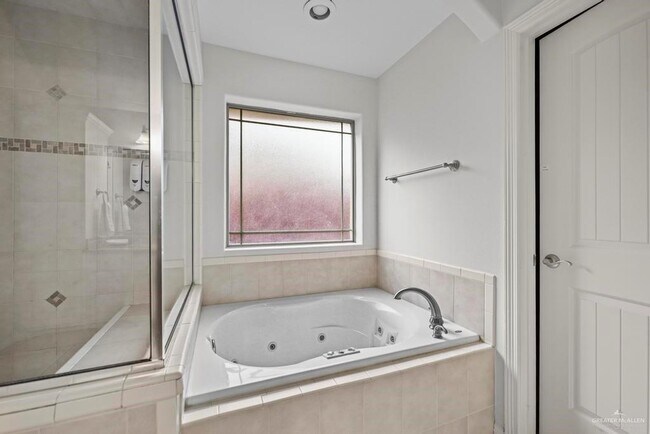 Building Photo - 23 W Arapaho Ave