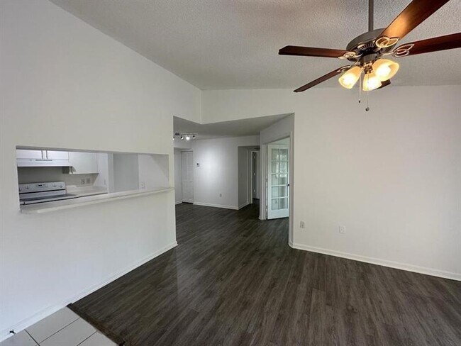 Building Photo - 4844 N State Rd 7