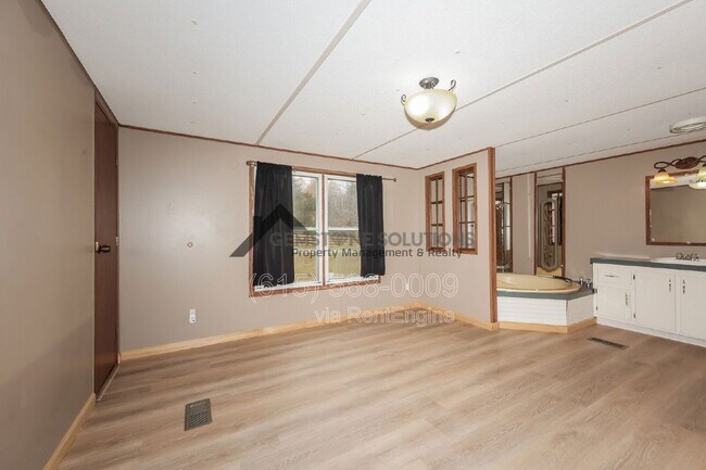 Building Photo - 5576 Hargrove Rd