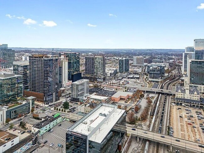 Building Photo - 1212 Demonbreun St